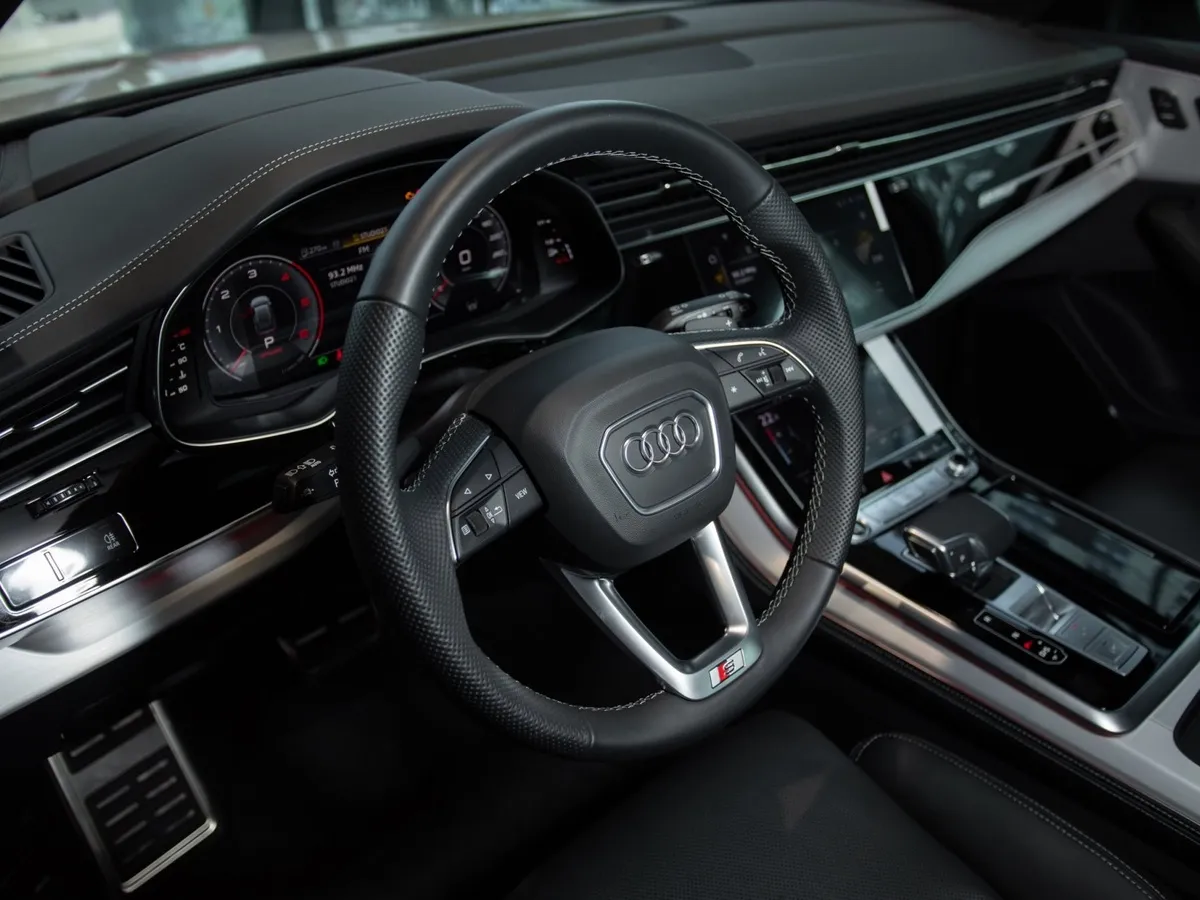 Audi Q8 3.0 TDI Tiptronic quattro (286 л.с.) Белый в АВИЛОН. Слайд №9