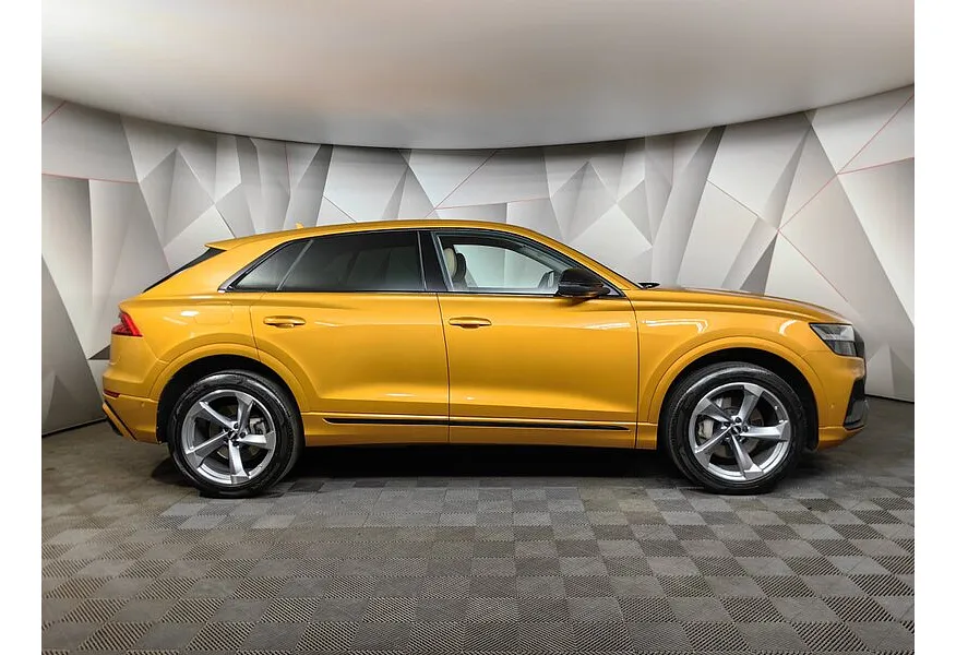 Audi Q8 55 TFSI Tiptronic quattro (340 л.с.) Оранжевый в АВИЛОН. Слайд №6