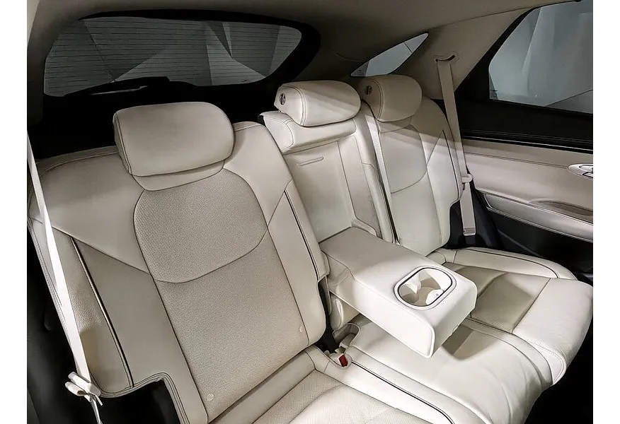 Genesis GV70 2.5T-GDI 8AT 4WD (249 л.с.) Advance + Smart Sense Зеленый в АВИЛОН. Слайд №17