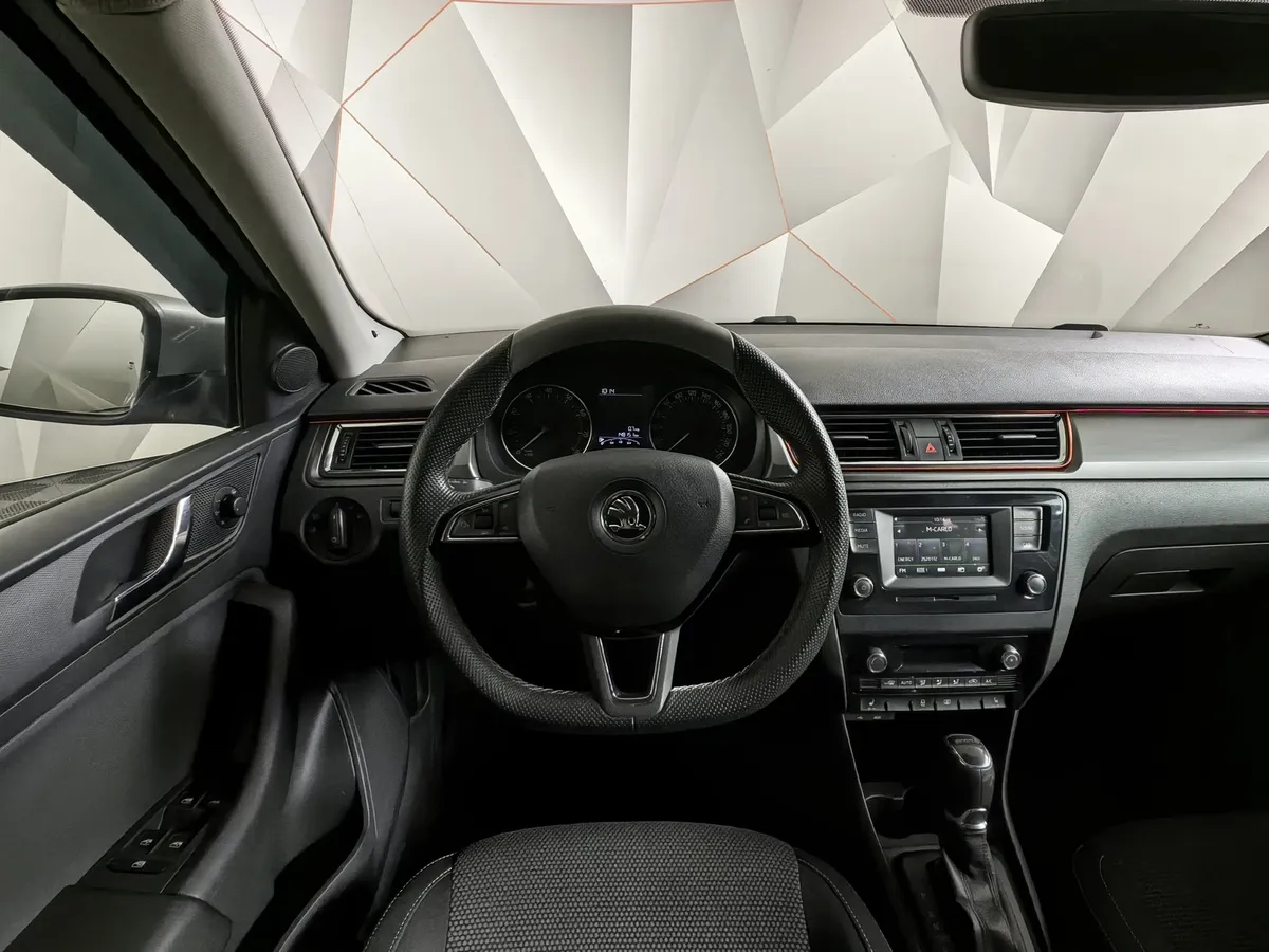 Skoda Rapid 1.6 MT (105 л.с.) Серебристый в АВИЛОН. Слайд №20