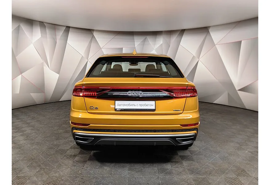 Audi Q8 55 TFSI Tiptronic quattro (340 л.с.) Оранжевый в АВИЛОН. Слайд №8