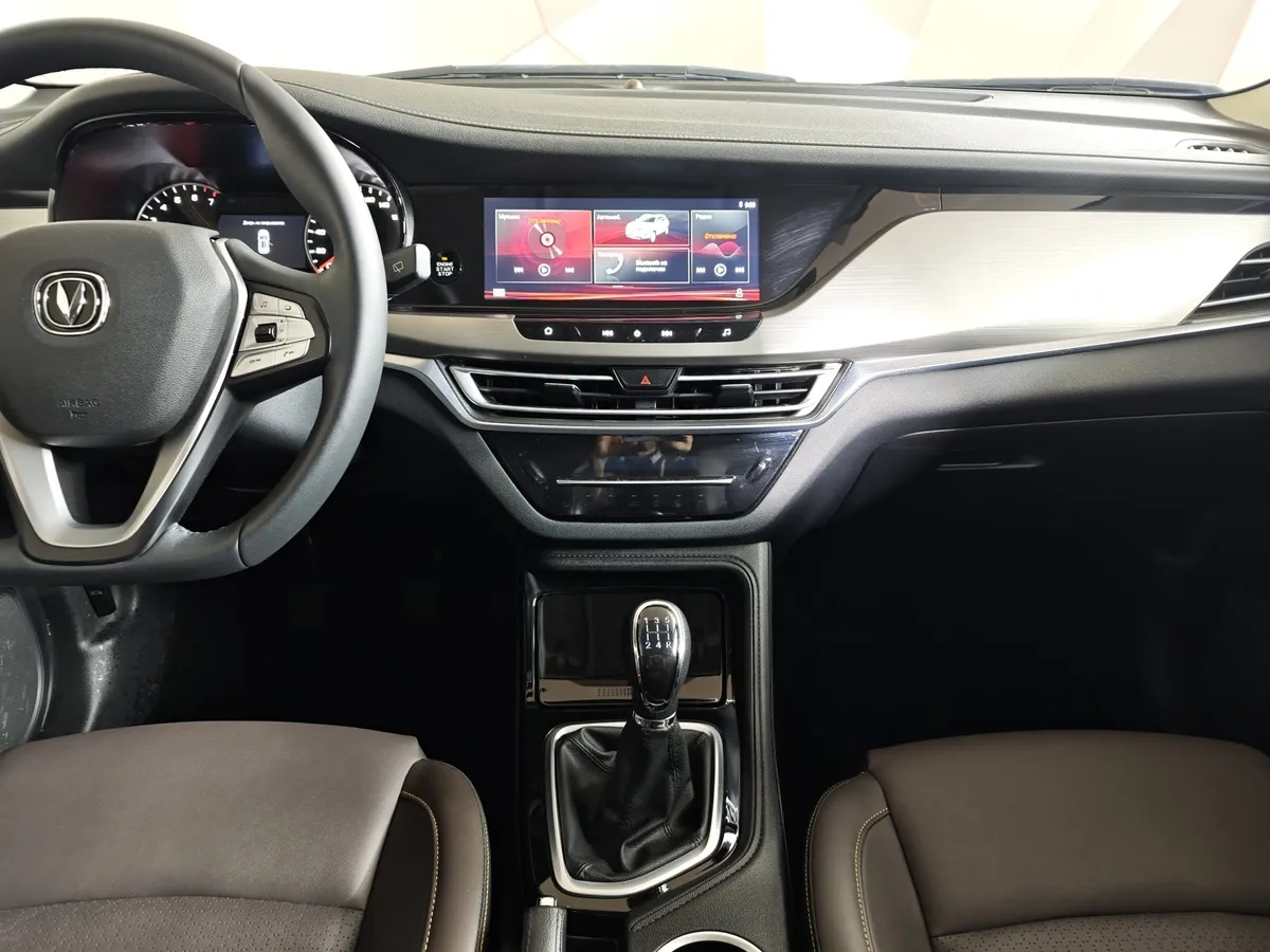 Changan CS35PLUS 1.6 MT (117 л.с.) Luxe Красный в АВИЛОН. Слайд №15
