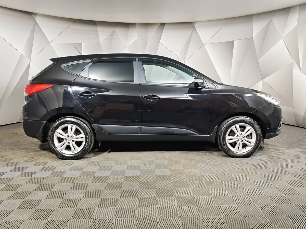 Hyundai ix35 2.0 AT 4WD (150 л.с.) Comfort Черный в АВИЛОН. Слайд №6