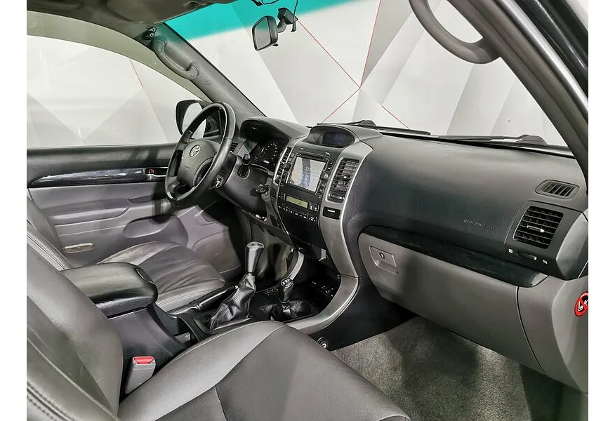 Toyota Land Cruiser Prado 4.0 AT (249 л.с.) Черный в АВИЛОН. Слайд №14