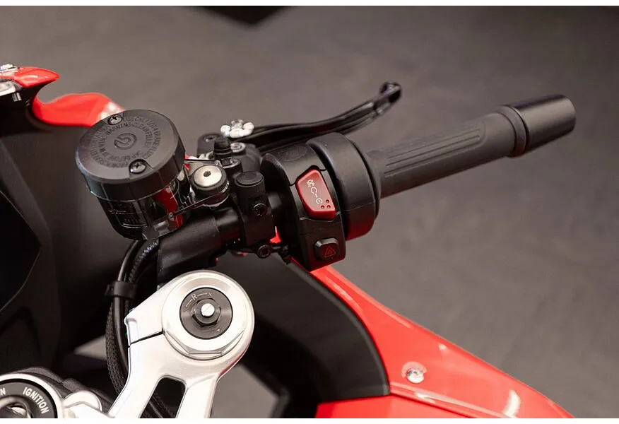 QJMOTOR SRK 800 RR 778 см³ (95 л.с.) 778 в АВИЛОН. Слайд №9 QJMOTOR SRK 800 RR 778 см³ (95 л.с.) 778 в АВИЛОН. Слайд №9