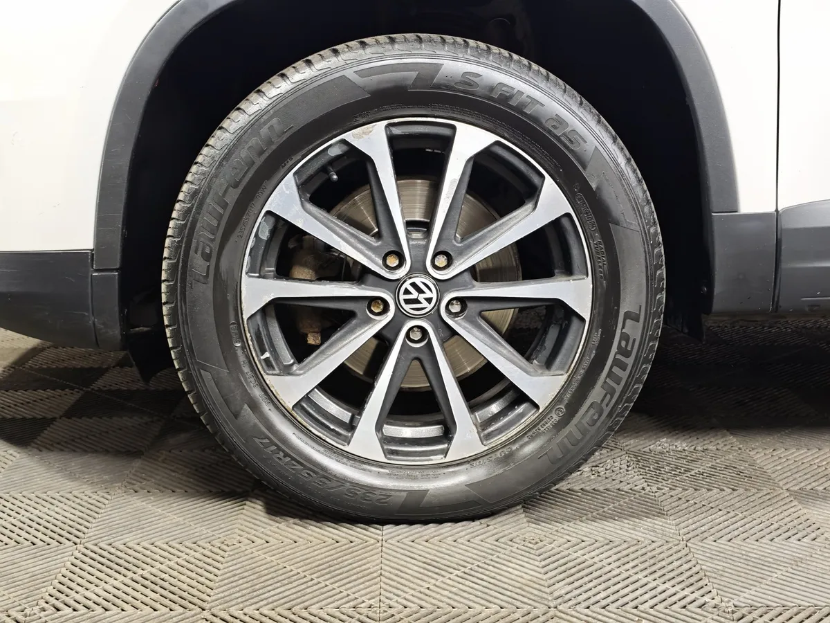 Volkswagen Tiguan 1.4 TSI BlueMotion DSG (150 л.с.) Белый в АВИЛОН. Слайд №9