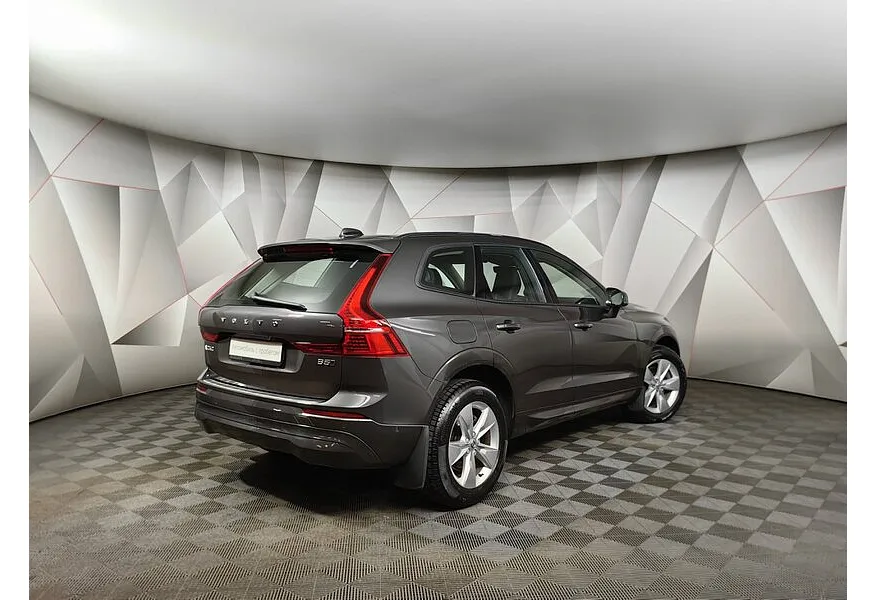 Volvo XC60 2.0 B5 mild hybrid AT AWD (249 л.с.) Momentum Серый в АВИЛОН. Слайд №2