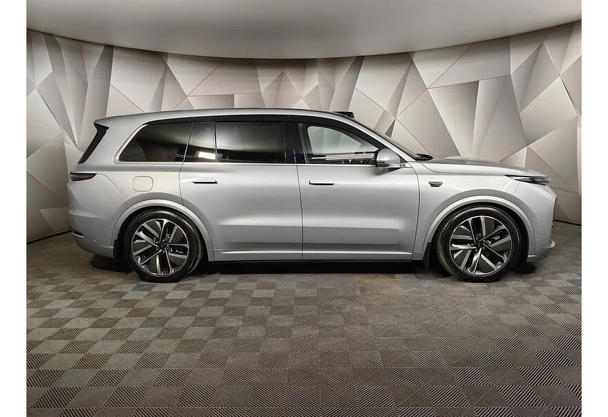 Li Auto L9 1.5 AT 4WD (449 л.с.) Ultra Серый в АВИЛОН. Слайд №4