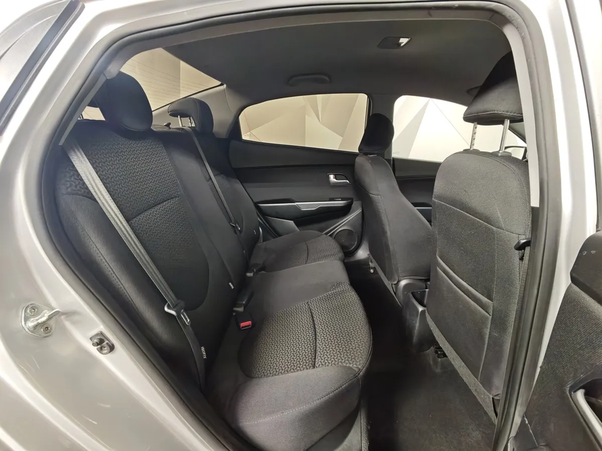 Kia Rio 1.6 6MT (123 л.с.) Серебристый в АВИЛОН. Слайд №16