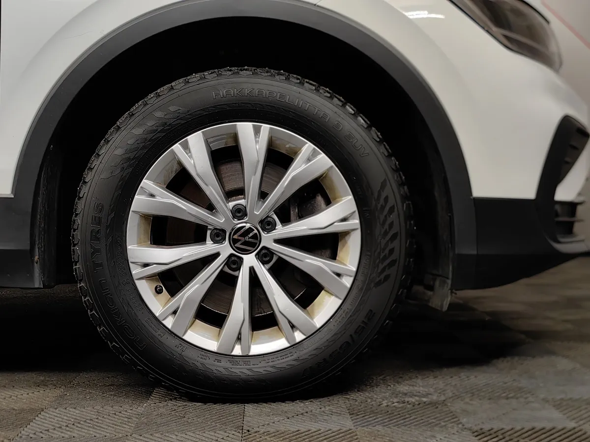 Volkswagen Tiguan 2.0 TSI 4Motion AT (180 л.с.) Status Белый в АВИЛОН. Слайд №9