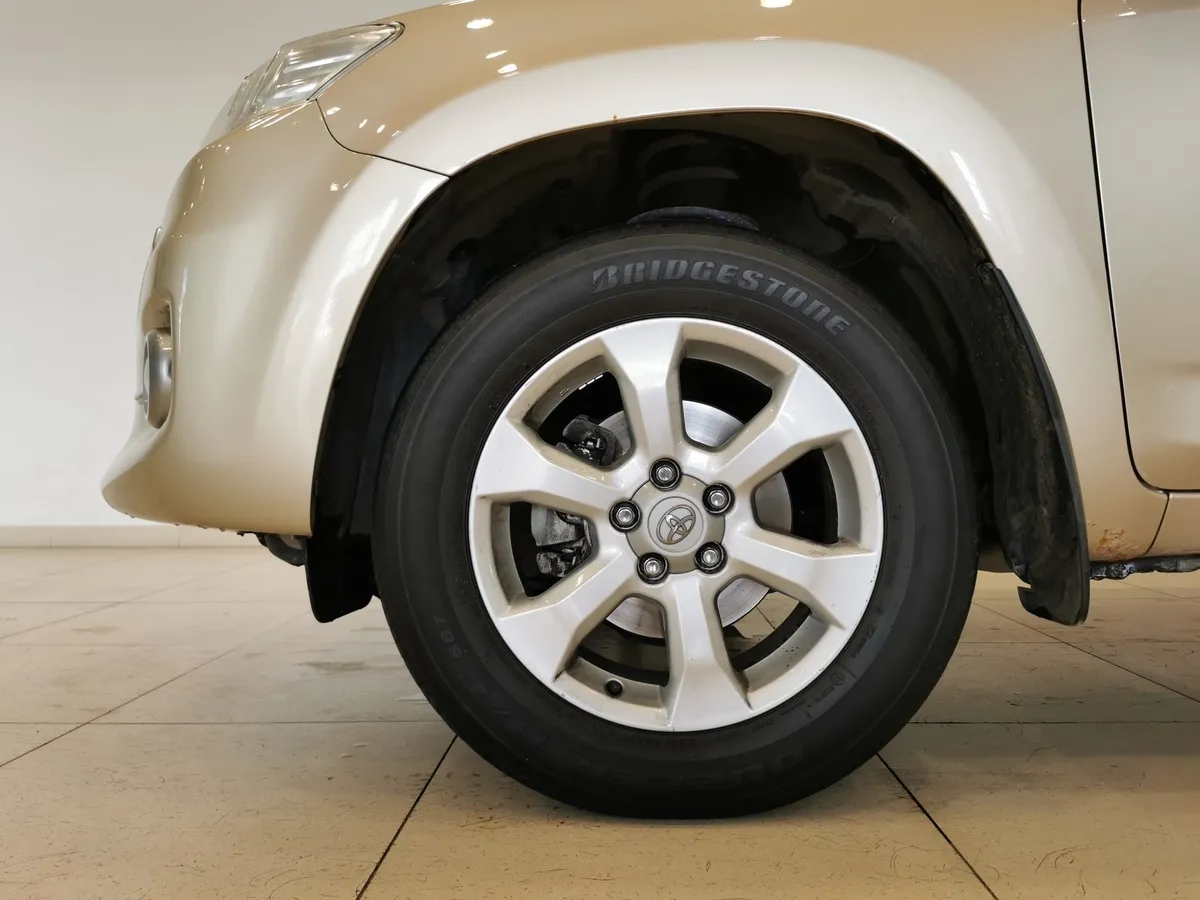 Toyota RAV4 2.0 CVT (148 л.с.) Стандарт Бежевый в АВИЛОН. Слайд №9