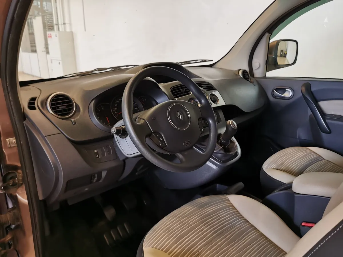 Renault Kangoo 1.6 MT (84 л.с.) Expression Коричневый в АВИЛОН. Слайд №17