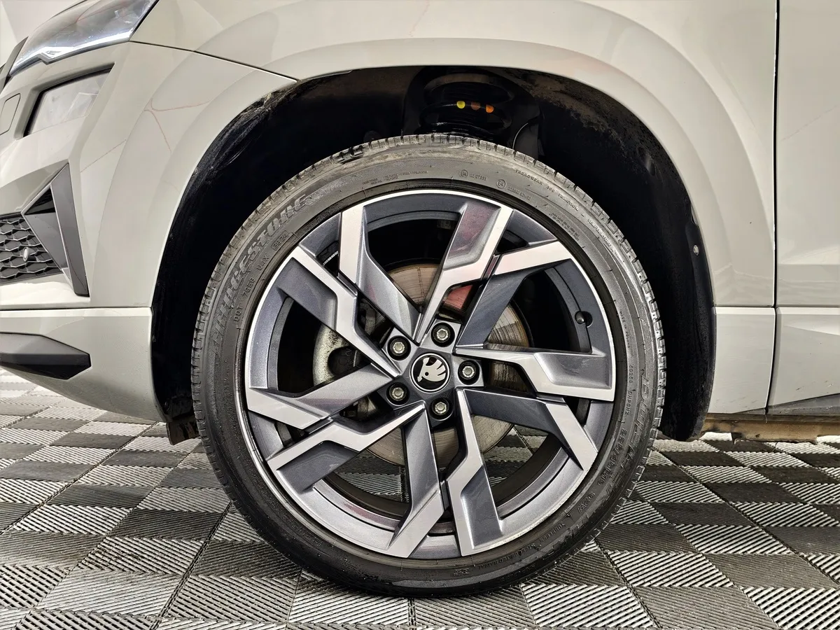 Skoda Karoq 2.0 AMT AWD (190 л.с.) SportLine 4х4 Серый в АВИЛОН. Слайд №9