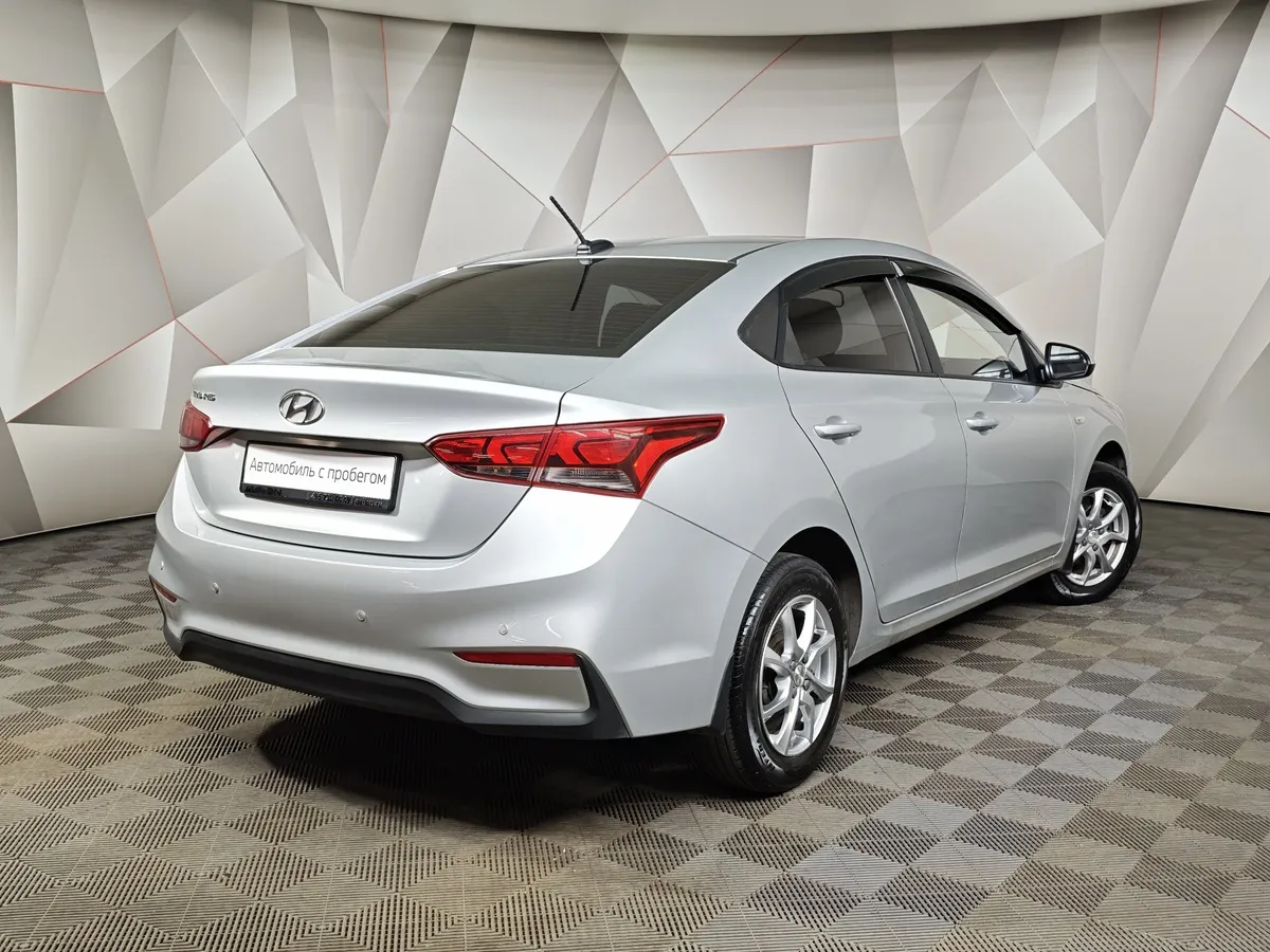 Hyundai Solaris 1.4 MT (100 л.с.) Comfort Серебристый в АВИЛОН. Слайд №2
