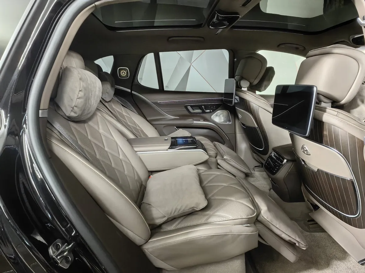 Mercedes-Benz Maybach EQS SUV 680 AT AWD (251 л.с.) Черный в АВИЛОН. Слайд №15