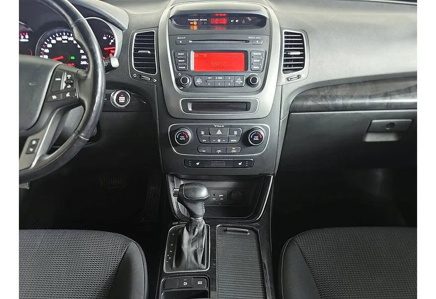 Kia Sorento 2.5 MPI 4WD AT (180 л.с.) Comfort Серый в АВИЛОН. Слайд №15