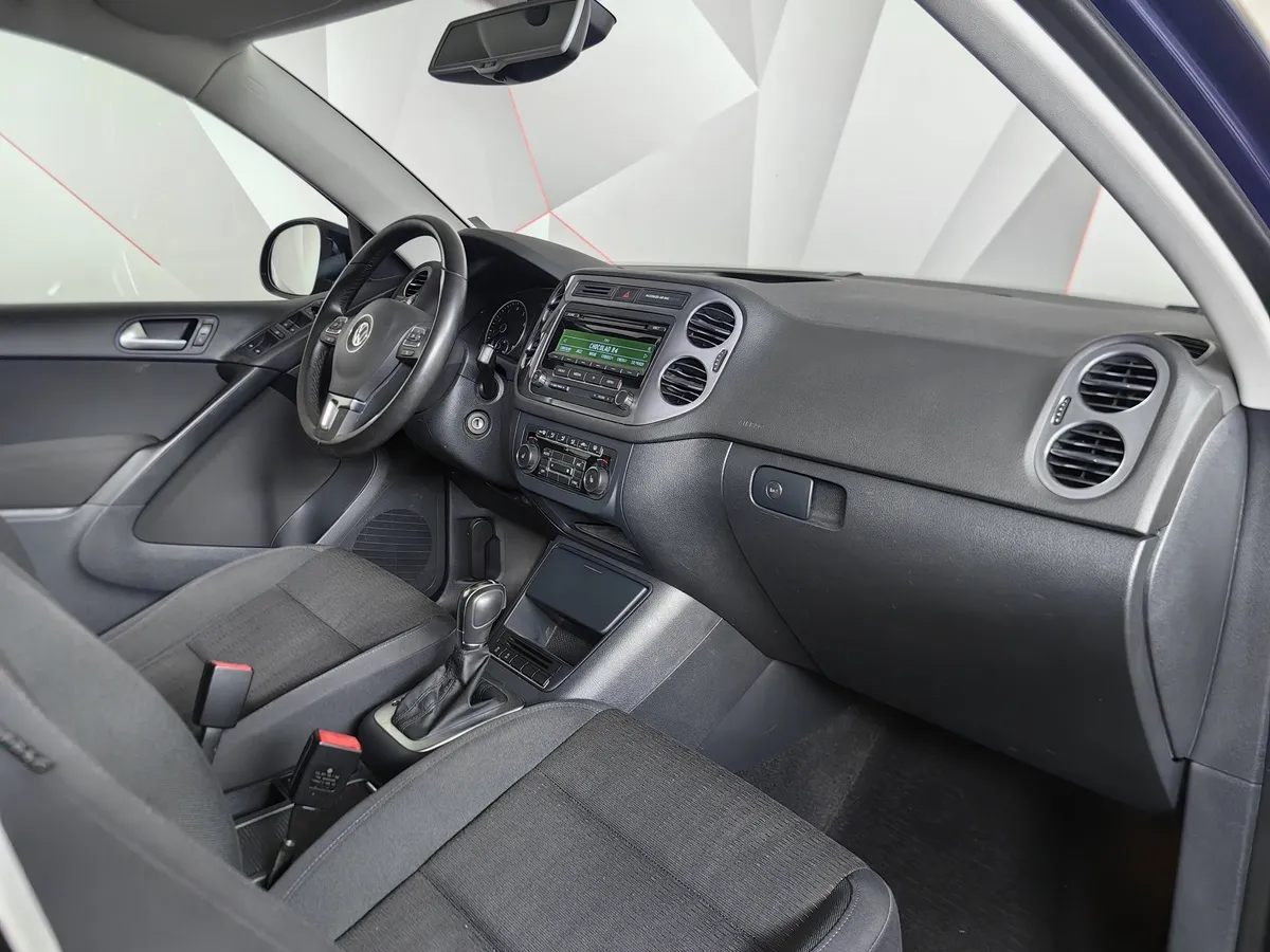 Volkswagen Tiguan 1.4 TSI BlueMotion DSG (150 л.с.) Comfortline Синий в АВИЛОН. Слайд №13