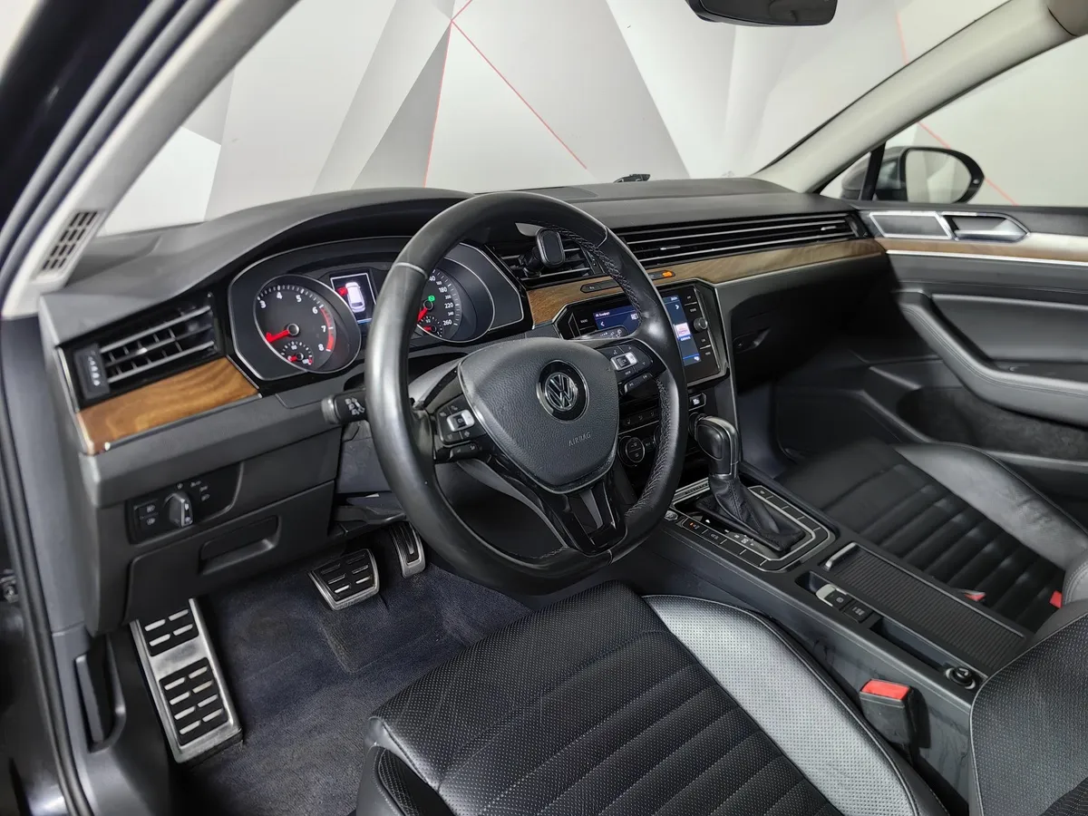 Volkswagen Passat 2.0 TSI BlueMotion DSG 4motion (220 л.с.) Variant Черный в АВИЛОН. Слайд №19
