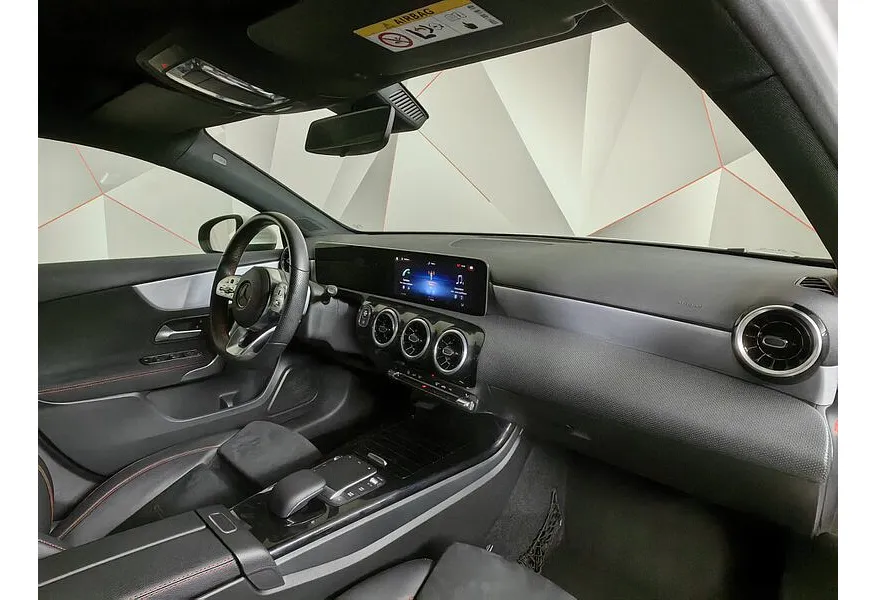 Mercedes-Benz A-Класс A 200 7G-DCT (150 л.с.) Sport Белый в АВИЛОН. Слайд №13