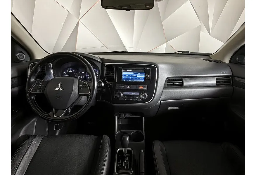 Mitsubishi Outlander 2.0 MIVEC CVT 4WD (146 л.с.) Invite Белый в АВИЛОН. Слайд №14