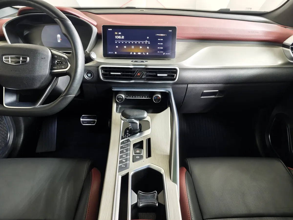 Geely Coolray 1.5T 7DCT 2WD (150 л.с.) Flagship Sport Белый в АВИЛОН. Слайд №15