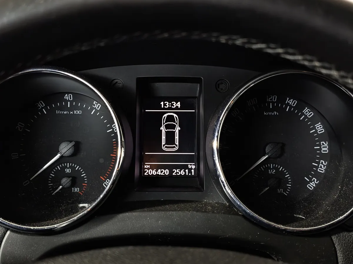Skoda Yeti 1.2 TSI DSG (105 л.с.) Active Белый в АВИЛОН. Слайд №17