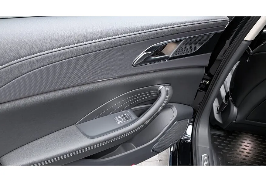 Hongqi H5 2.0 AT (218 л.с.) Deluxe Plus Черный в АВИЛОН. Слайд №18