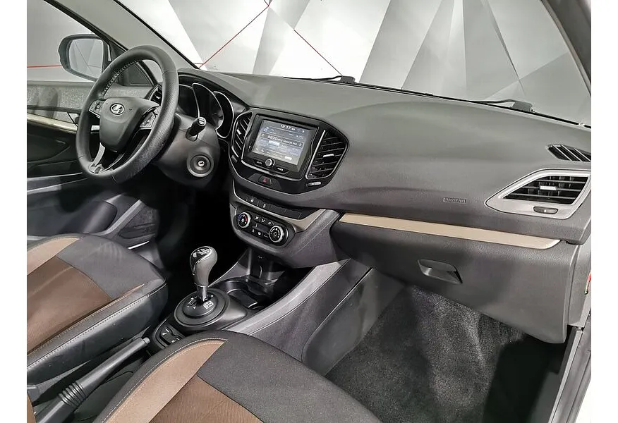 ВАЗ (Lada) Vesta 1.8 AMT (122 л.с.) Белый в АВИЛОН. Слайд №9