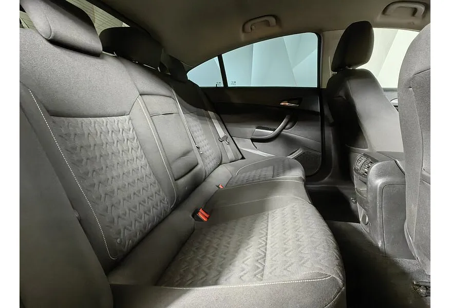 Opel Insignia 2.0 Turbo AT (220 л.с.) Серый в АВИЛОН. Слайд №16