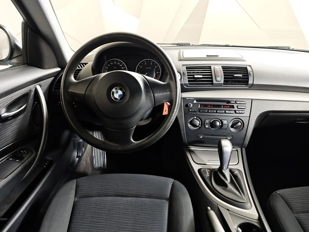 BMW 1 серия 116i AT (115 л.с.) Белый в АВИЛОН. Слайд №15
