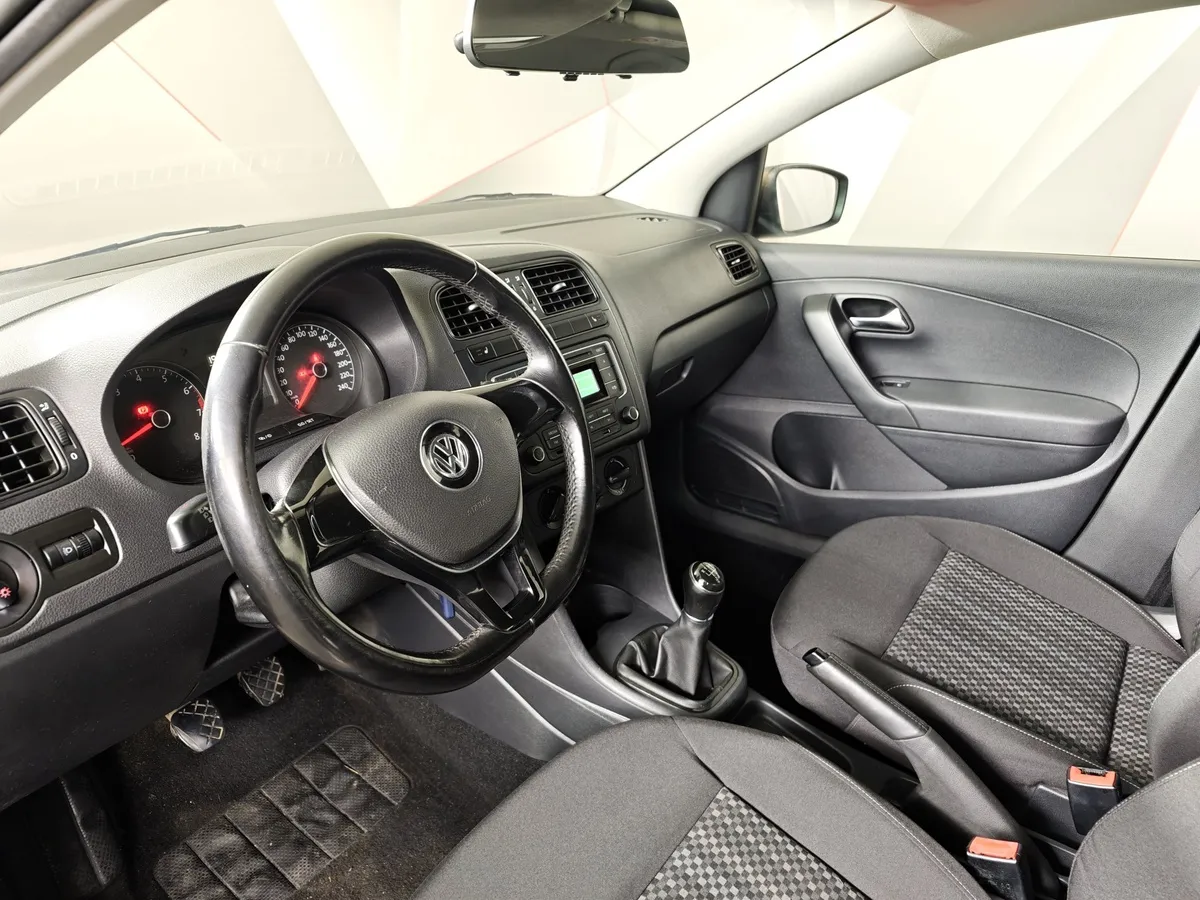 Volkswagen Polo 1.6 MT (105 л.с.) Comfortline Коричневый в АВИЛОН. Слайд №18