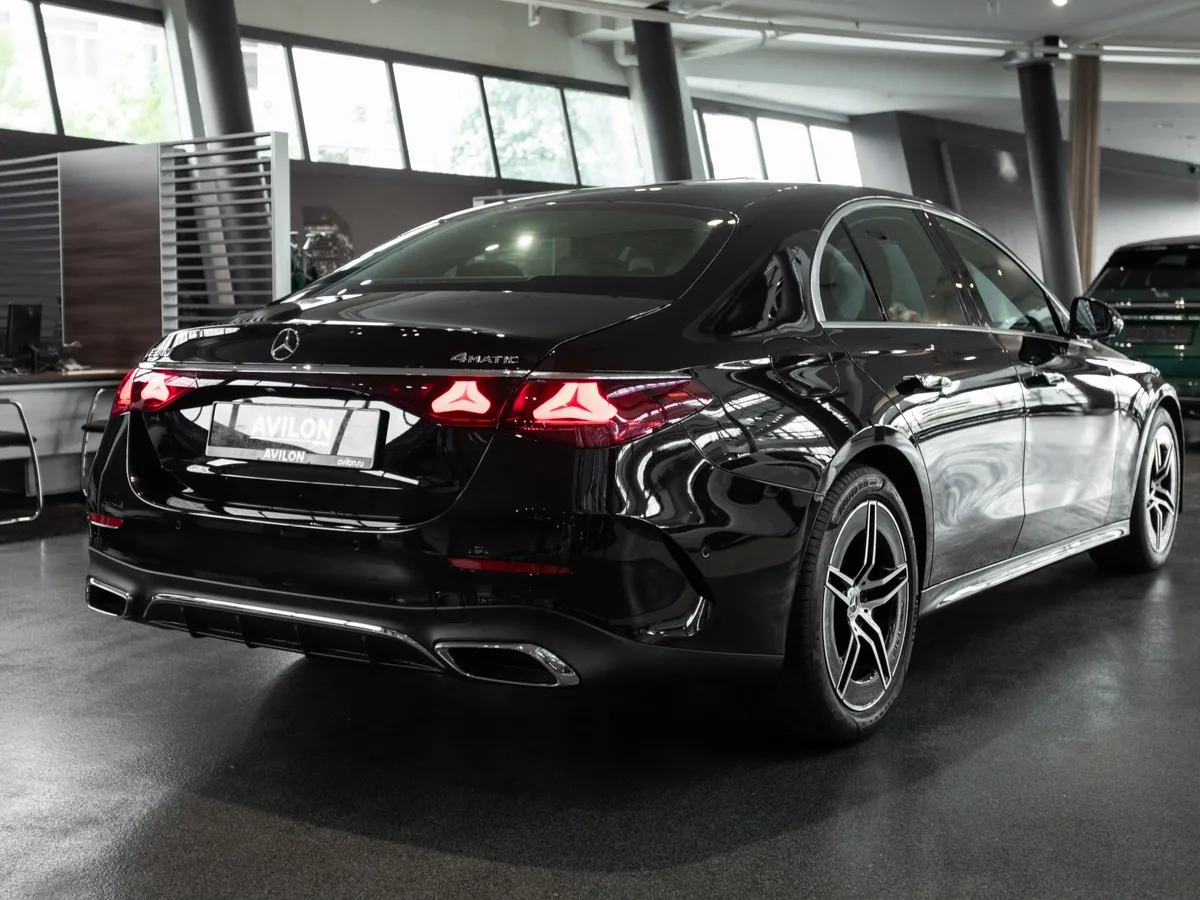 Mercedes-Benz E-Класс E 300 4MATIC (258 л.с.) Черный в АВИЛОН. Слайд №7