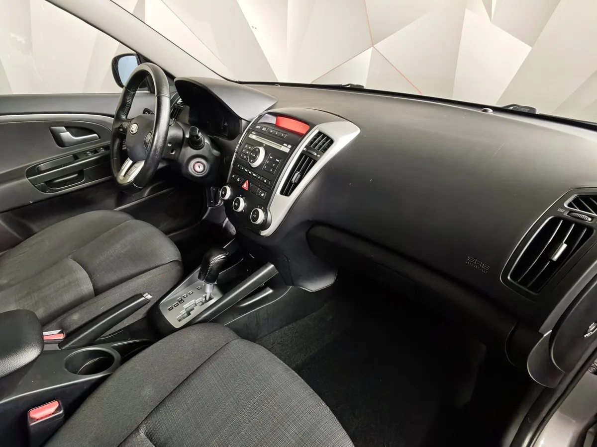 Kia Ceed 1.6 AT (130 л.с.) Серебристый в АВИЛОН. Слайд №12