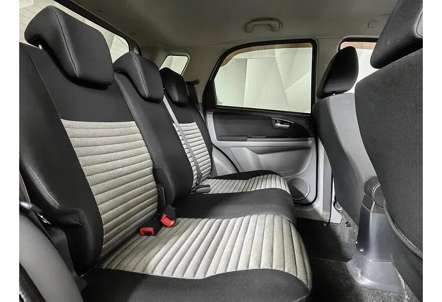 Suzuki SX4 1.6 AT (112 л.с.) GL+ Серебристый в АВИЛОН. Слайд №15