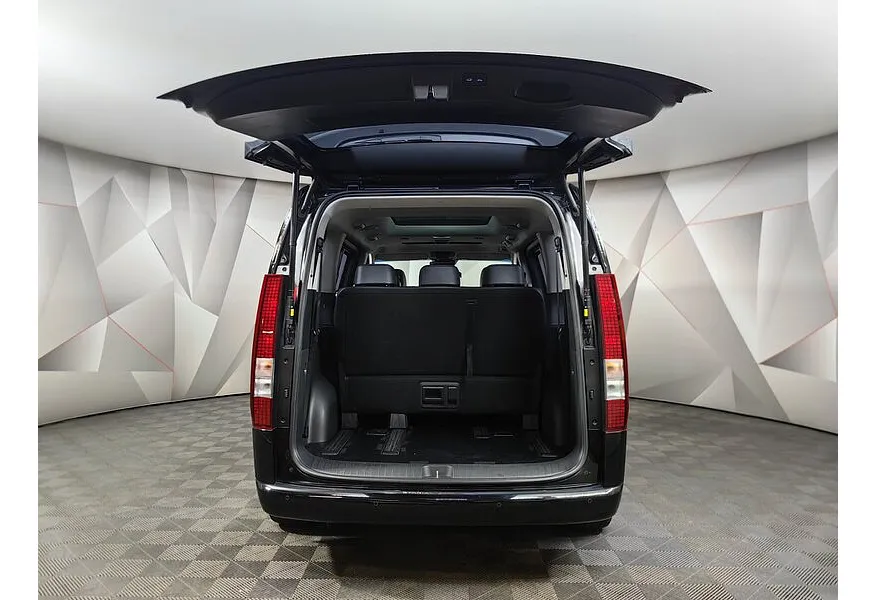 Hyundai Staria 2.2 CRDi 8AT 4WD (177 л.с.) 9 мест High-Tech + Электропривод багажника Черный в АВИЛОН. Слайд №12