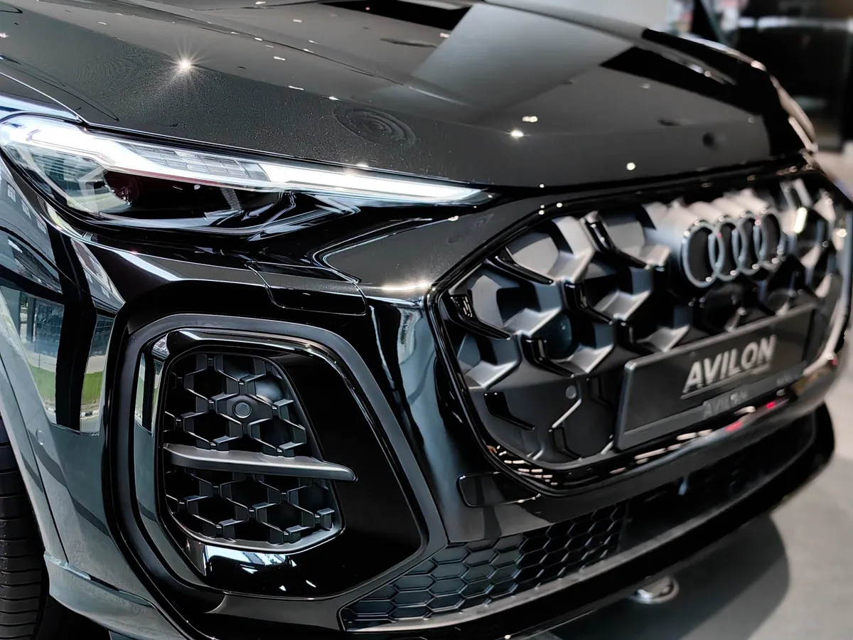Audi Q5 L 2.0 40 TFSI S tronic quattro (204 л.с.) Черный в АВИЛОН. Слайд №10