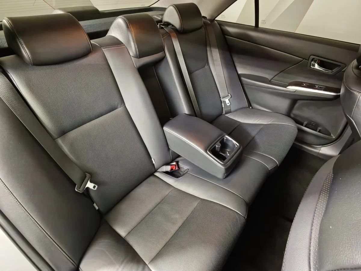 Toyota Camry 2.5 AT (181 л.с.) Классик Серебристый в АВИЛОН. Слайд №17
