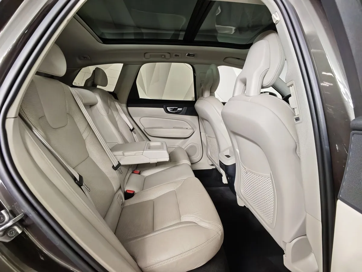 Volvo XC60 2.0 T5 AT AWD (249 л.с.) Inscription Зеленый в АВИЛОН. Слайд №14