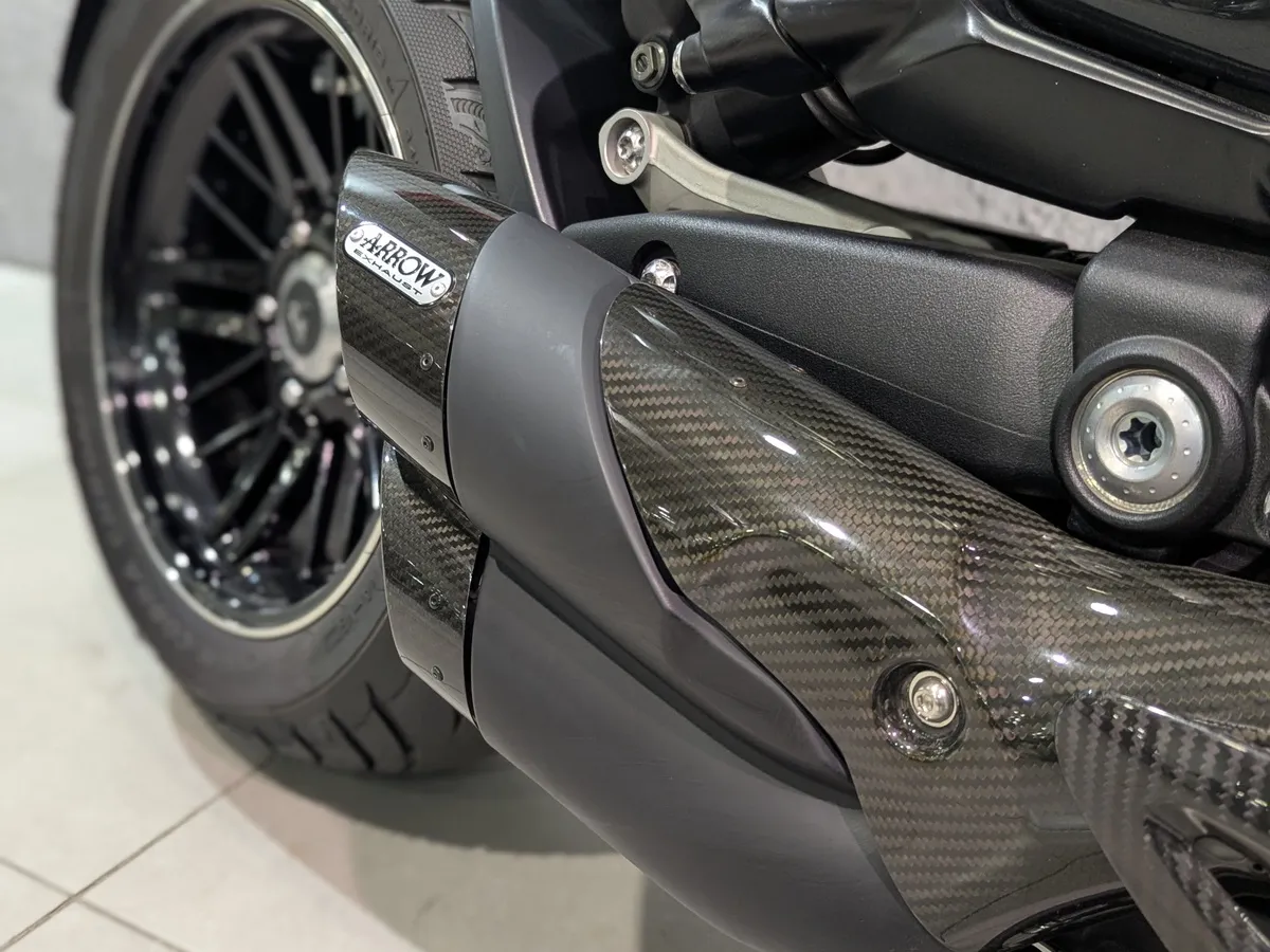 Triumph Rocket III 2294 см³ (148 л.с.) (148) 2294 Черный в АВИЛОН. Слайд №11