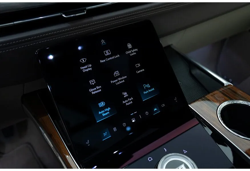 Cadillac Escalade 6.2 V8 AT AWD (420 л.с.) Sport Platinum Черный в АВИЛОН. Слайд №22