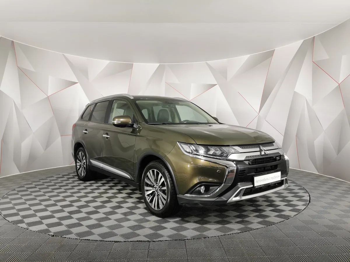 Mitsubishi Outlander 2.4 MIVEC CVT 4WD 7 мест (167 л.с.) Ultimate Коричневый в АВИЛОН. Слайд №3