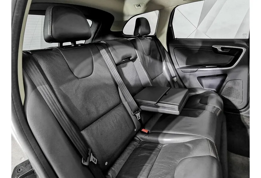 Volvo XC60 2.4 D5 Geartronic AWD (215 л.с.) Бежевый в АВИЛОН. Слайд №16