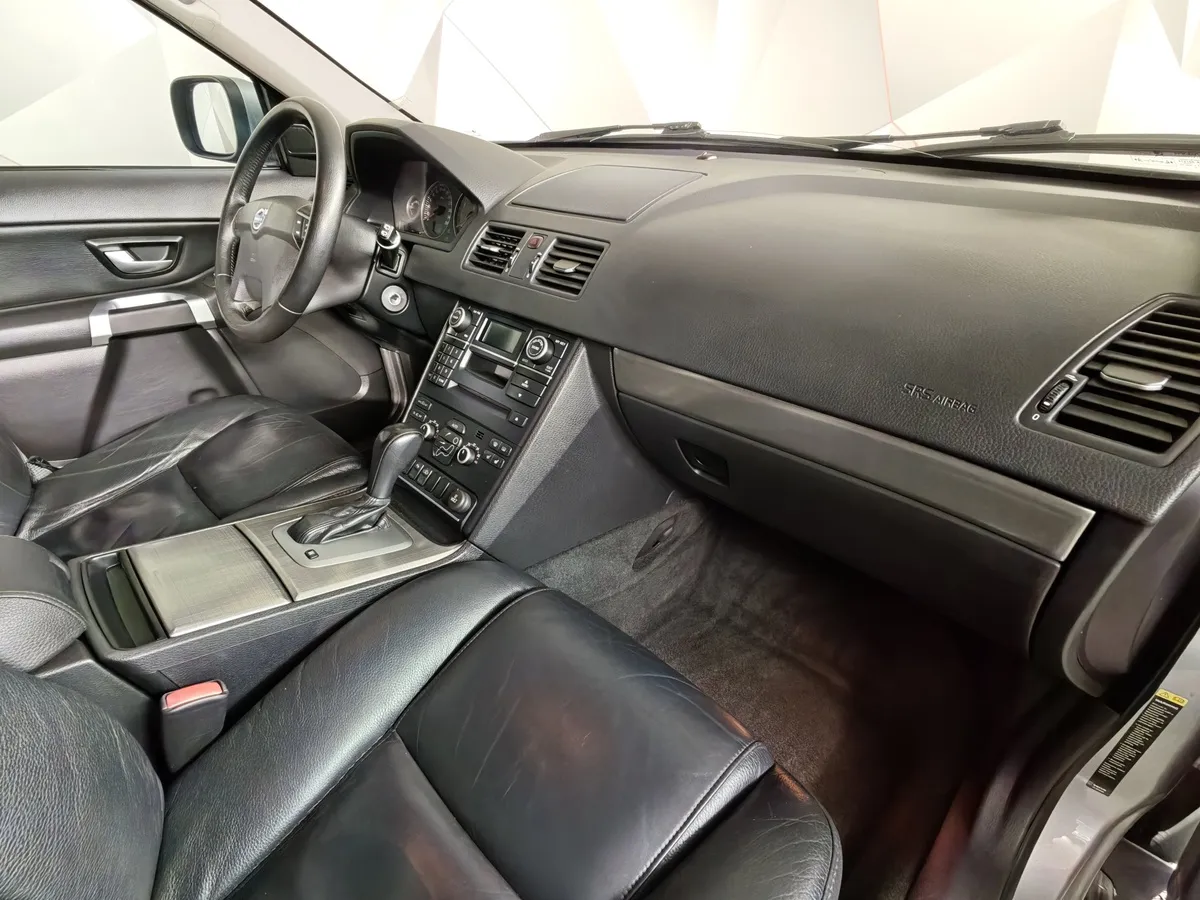 Volvo XC90 2.5 T5 Geartronic AWD (5 мест) (210 л.с.) Серебристый в АВИЛОН. Слайд №12