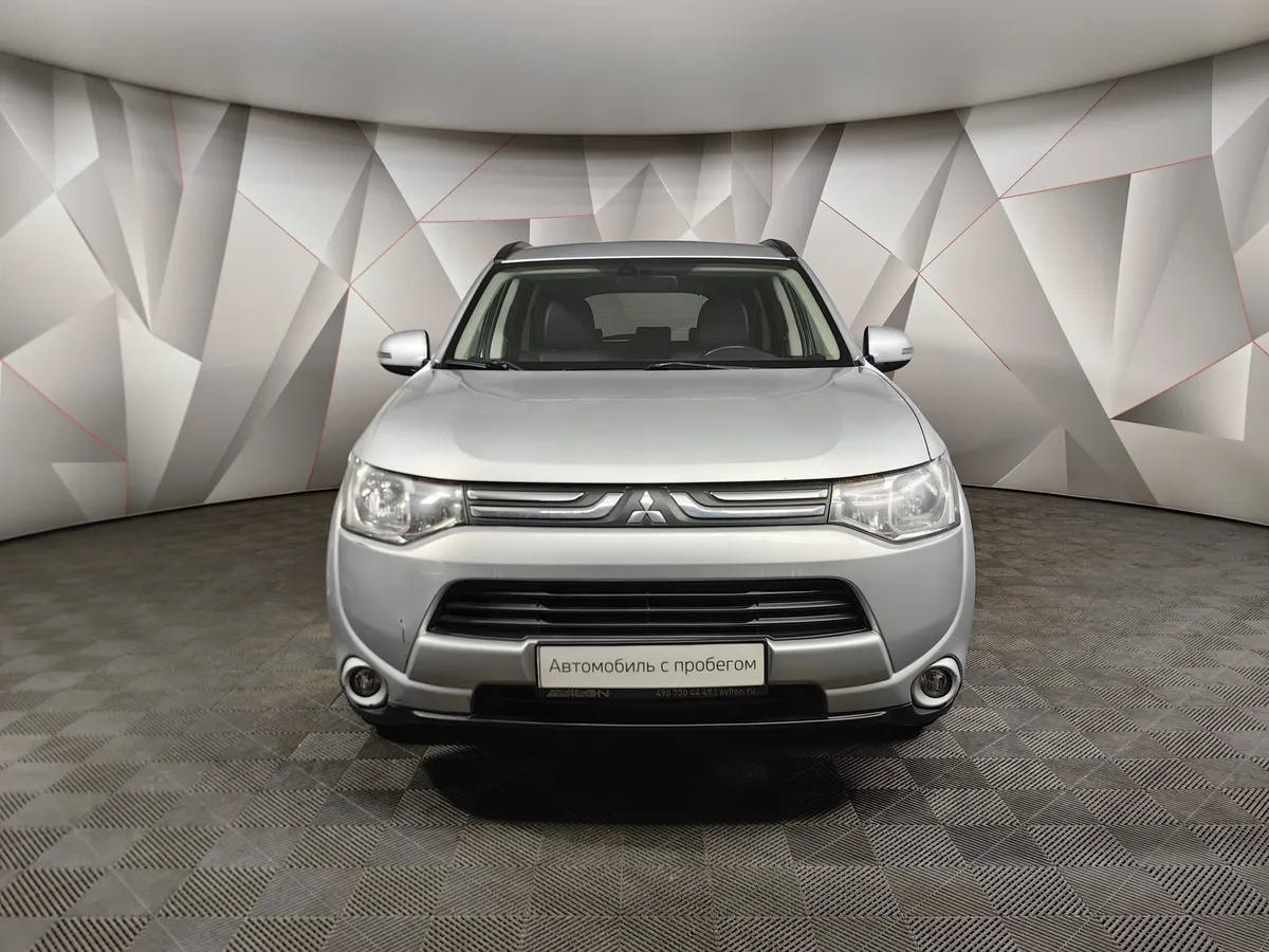 Mitsubishi Outlander 2.4 CVT 4WD (167 л.с.) Серебристый в АВИЛОН. Слайд №7