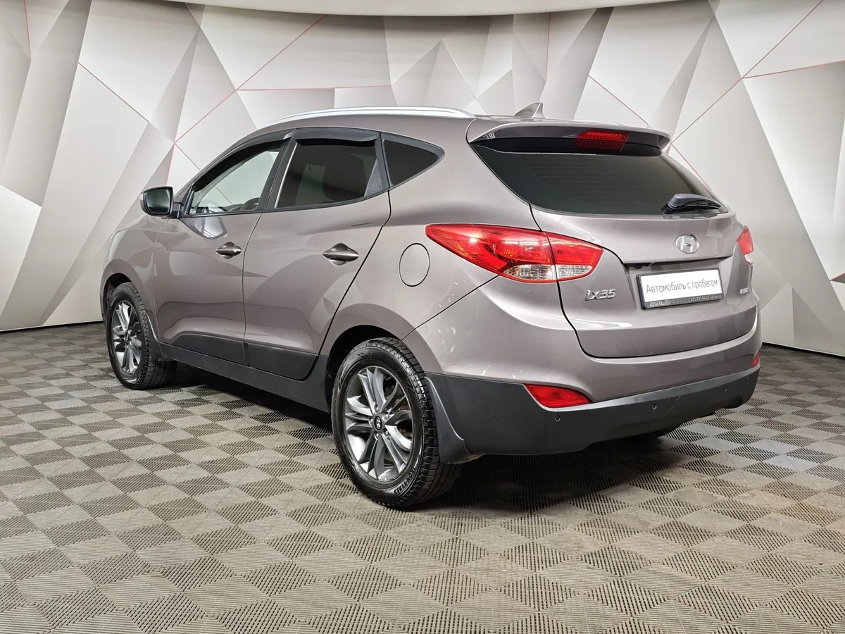 Hyundai ix35 2.0 AT 4WD (150 л.с.) Travel Коричневый в АВИЛОН. Слайд №4