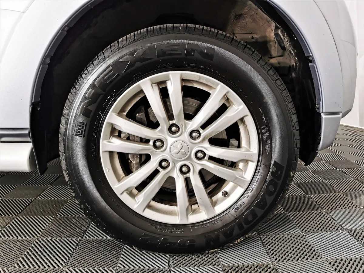 Mitsubishi Pajero 3.8 AT (250 л.с.) Серый в АВИЛОН. Слайд №9