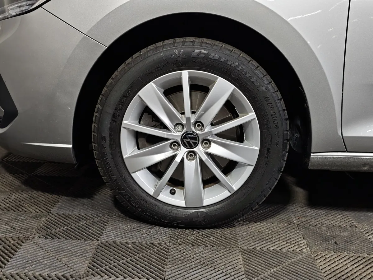 Volkswagen Polo 1.6 MPI AT (110 л.с.) Status + Зимний + Мультимедиа Серый в АВИЛОН. Слайд №9