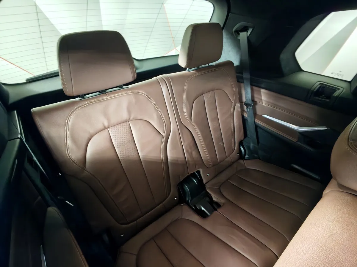 BMW X7 xDrive40i Steptronic (340 л.с.) Базовая (Локальная сборка) Черный в АВИЛОН. Слайд №22