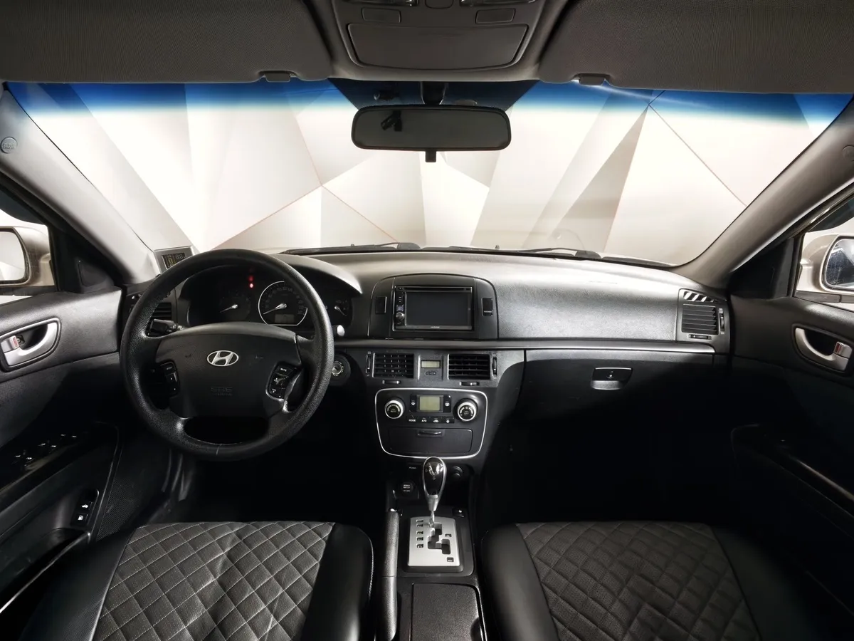 Hyundai Sonata 2.4 AT (174 л.с.) Бежевый в АВИЛОН. Слайд №14