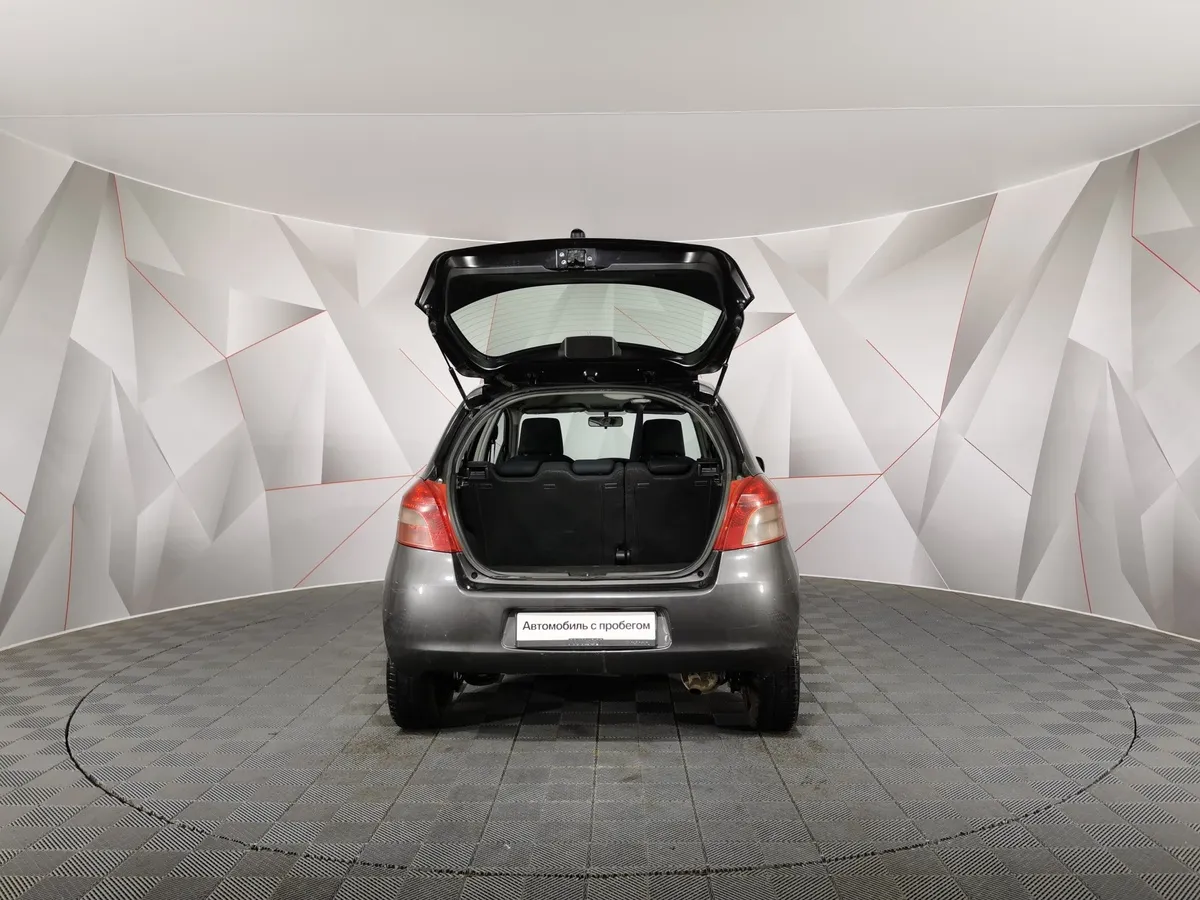 Toyota Yaris 1.3 MMT (87 л.с.) Серый в АВИЛОН. Слайд №11